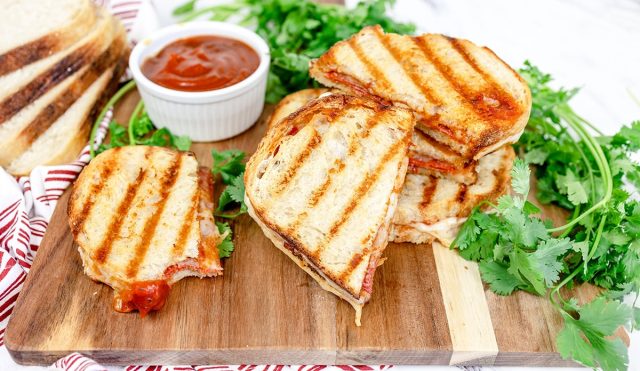 CHICKEN PIZZA SANDWICH